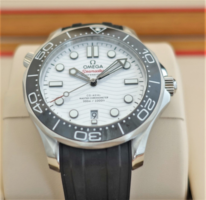 Omega Seamaster Diver 300M Omega Co‑Axial Master Chronometer 42 mm