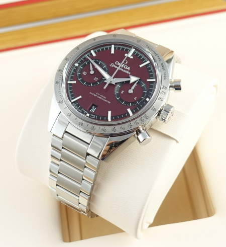 Preview: Omega Speedmaster 57 Broad-Arrow Burgunderrot 332.10.41.51.11.001